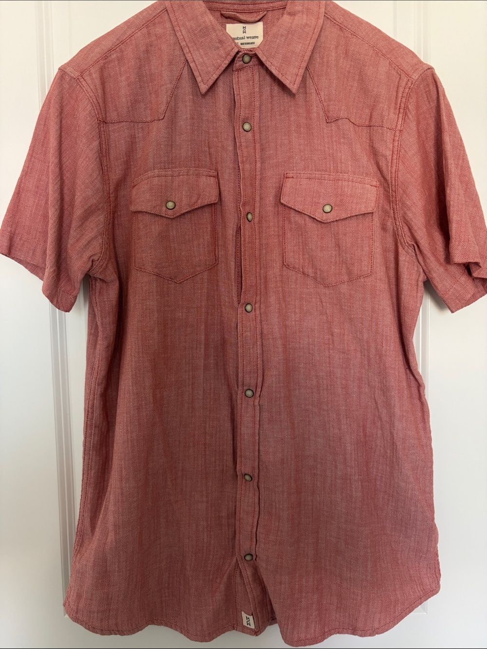 Casual Short-Sleeve Button-Down Shirt in Washed Red